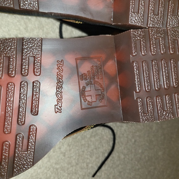 Dr Martens 101 Yellow Stitch Smooth Leather Ankle Boots - Picture 7 of 7